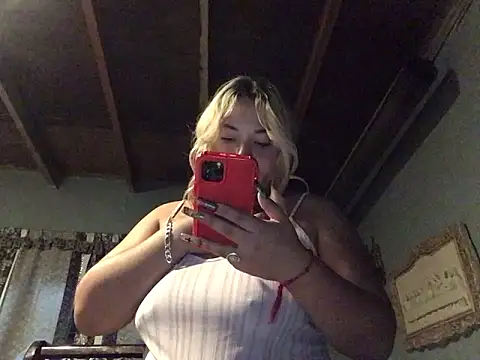 Snapshot of mooniebarbie1 chatting on 10-17-25, 11:46 mooniebarbie1 online show from 10-17-25, 11:46