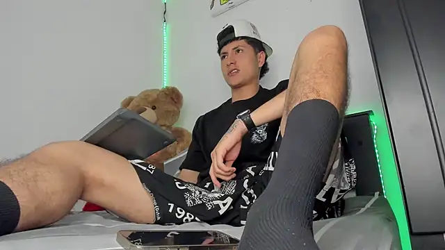 Mateo Escobar online show from 11-27-25, 04:47