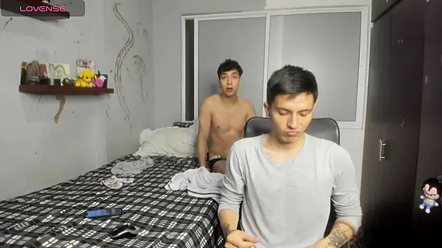 Snapshot of Noxx_starkK chatting on 09-21-25, 02:02 Noxx starkK online show from 09-21-25, 02:02