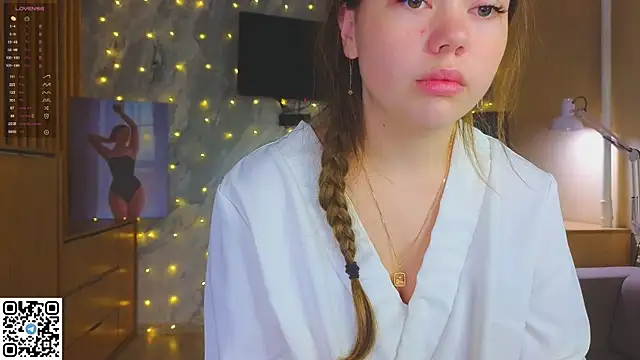 Snapshot of miss_bubbles_ chatting on 12-17-25, 01:22 miss bubbles online show from 12-17-25, 01:22