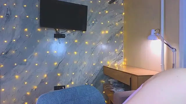 Snapshot of miss_bubbles_ chatting on 02-15-26, 12:29 miss bubbles online show from 02-15-26, 12:29