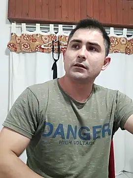 Snapshot of Bradd_32 chatting on 04-25-26, 02:25 Bradd 32 online show from 04-25-26, 02:25