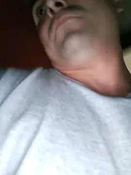 Snapshot of Bradd_32 chatting on 05-08-26, 11:37 Bradd 32 online show from 05-08-26, 11:37