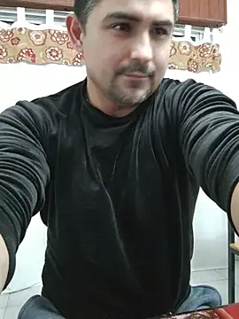 Snapshot of Bradd_32 chatting on 05-18-26, 04:07 Bradd 32 online show from 05-18-26, 04:07