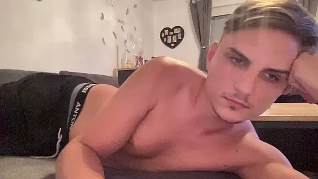 Snapshot of Sweetbooy90 chatting on 09-21-25, 03:13 Sweetbooy90 online show from 09-21-25, 03:13