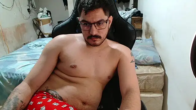 Snapshot of Leonino231 chatting on 06-27-26, 04:50 Leonino231 online show from 06-27-26, 04:50