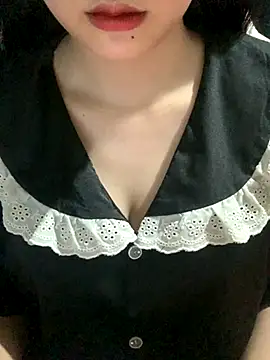 Snapshot of Linhtruong_ chatting on 10-20-25, 12:38 Linhtruong online show from 10-20-25, 12:38