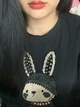 Snapshot of Linhtruong_ chatting on 11-05-25, 04:12 Linhtruong online show from 11-05-25, 04:12