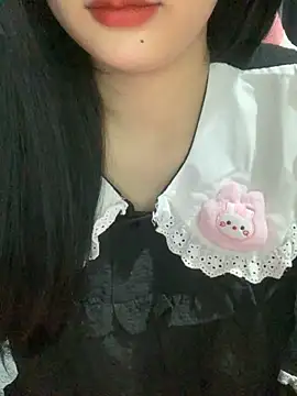 Snapshot of Linhtruong_ chatting on 11-06-25, 04:35 Linhtruong online show from 11-06-25, 04:35