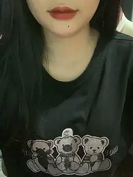 Snapshot of Linhtruong_ chatting on 11-13-25, 04:44 Linhtruong online show from 11-13-25, 04:44