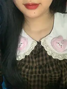 Snapshot of Linhtruong_ chatting on 11-18-25, 04:28 Linhtruong online show from 11-18-25, 04:28