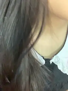 Snapshot of Linhtruong_ chatting on 12-02-25, 04:40 Linhtruong online show from 12-02-25, 04:40