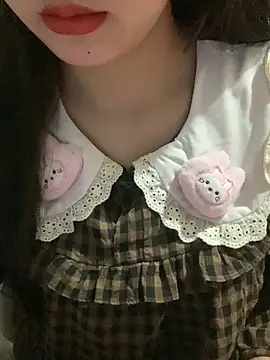 Snapshot of Linhtruong_ chatting on 12-05-25, 04:32 Linhtruong online show from 12-05-25, 04:32