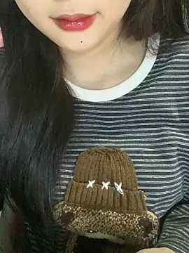 Snapshot of Linhtruong_ chatting on 12-15-25, 03:55 Linhtruong online show from 12-15-25, 03:55