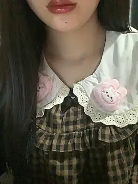 Snapshot of Linhtruong_ chatting on 12-16-25, 04:28 Linhtruong online show from 12-16-25, 04:28