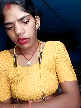 Snapshot of HOTFARSI chatting on 10-09-25, 12:30 HOTFARSI online show from 10-09-25, 12:30