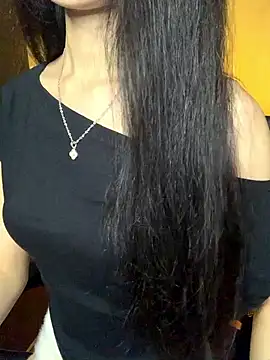 Snapshot of Nhinhi18 chatting on 06-12-26, 03:33 Nhinhi18 online show from 06-12-26, 03:33