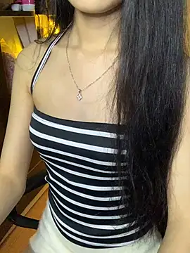 Snapshot of Nhinhi18 chatting on 07-08-26, 03:27 Nhinhi18 online show from 07-08-26, 03:27