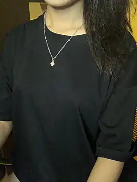 Snapshot of Nhinhi18 chatting on 07-13-26, 03:26 Nhinhi18 online show from 07-13-26, 03:26