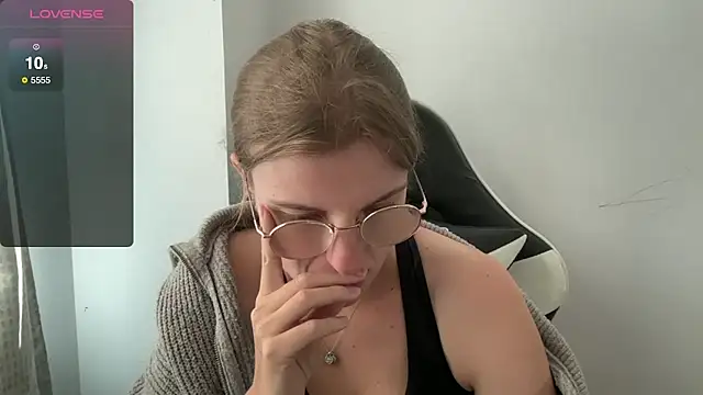 Snapshot of BustyKellyXXX chatting on 10-06-25, 08:56 BustyKellyXXX online show from 10-06-25, 08:56