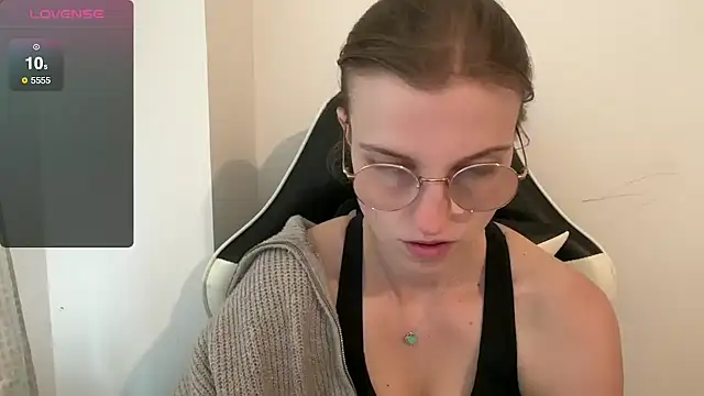Snapshot of BustyKellyXXX chatting on 10-10-25, 09:08 BustyKellyXXX online show from 10-10-25, 09:08