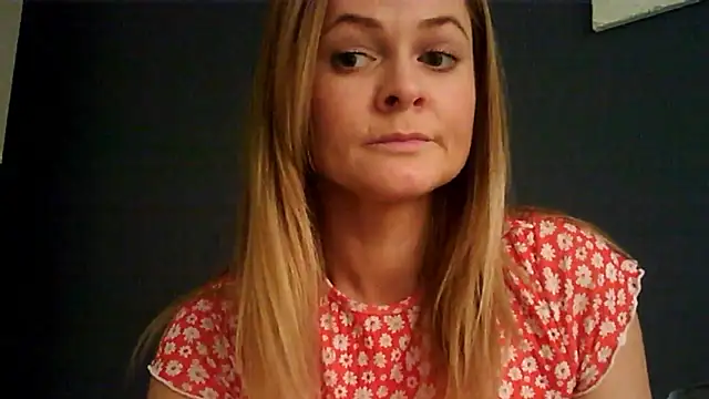 Snapshot of Ginger-bb chatting on 10-15-25, 07:41 Ginger-bb online show from 10-15-25, 07:41