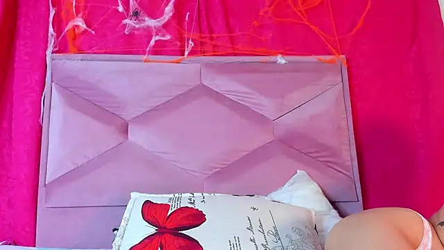 Snapshot of BellaaRossy chatting on 10-20-25, 05:35 BellaaRossy online show from 10-20-25, 05:35