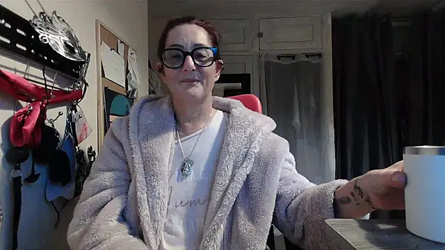 Mistress-Ivy51 online show from 11-06-25, 06:58