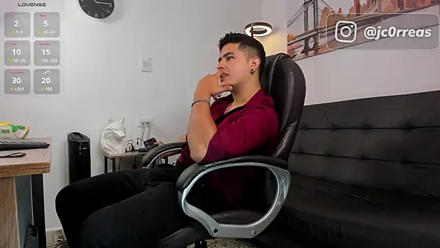 Snapshot of _Juanes chatting on 10-26-25, 10:04 Juanes online show from 10-26-25, 10:04