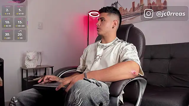 Snapshot of _Juanes chatting on 12-03-25, 11:25 Juanes online show from 12-03-25, 11:25