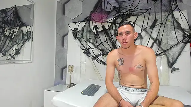 Snapshot of PeterBowel chatting on 10-30-25, 02:13 PeterBowel online show from 10-30-25, 02:13