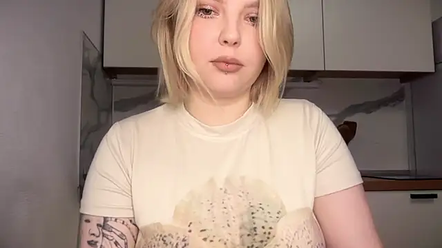 Snapshot of OpheliaRitz chatting on 12-14-25, 06:12 OpheliaRitz online show from 12-14-25, 06:12