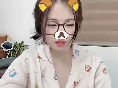 Snapshot of Amelia-babee chatting on 09-13-25, 05:13 Amelia-babee online show from 09-13-25, 05:13