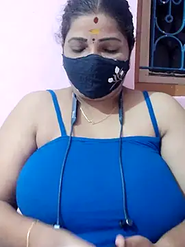 Snapshot of lathikaqueentamil chatting on 09-08-25, 05:01 lathikaqueentamil online show from 09-08-25, 05:01