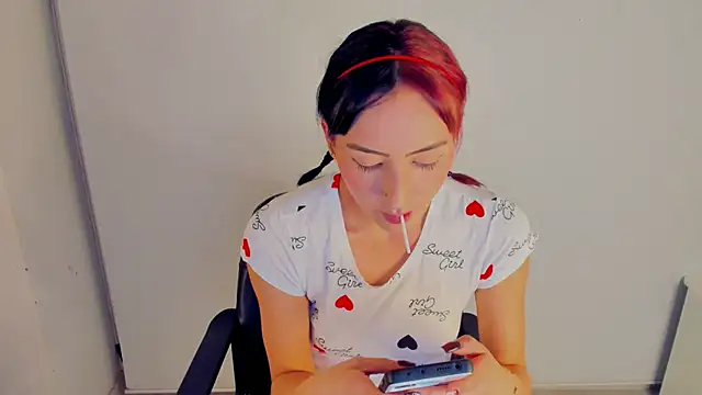 Snapshot of Madison_charlotte chatting on 10-25-25, 06:32 Madison charlotte online show from 10-25-25, 06:32