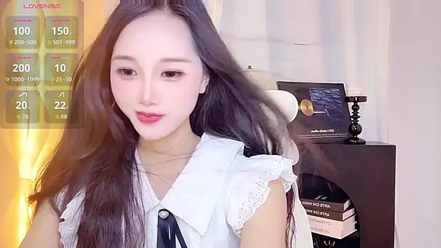 Snapshot of Aiyi909- chatting on 07-13-26, 02:20 Aiyi909- online show from 07-13-26, 02:20