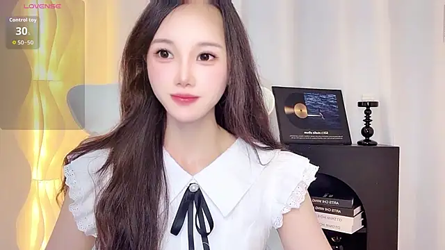 Snapshot of Aiyi909- chatting on 07-19-26, 02:21 Aiyi909- online show from 07-19-26, 02:21