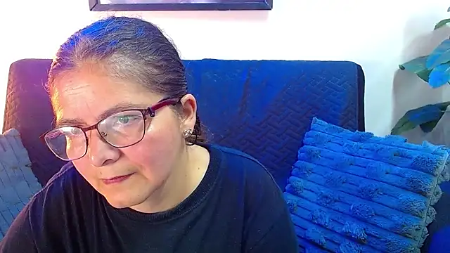 Snapshot of Linda_banks_ chatting on 06-06-26, 01:43 Linda banks online show from 06-06-26, 01:43