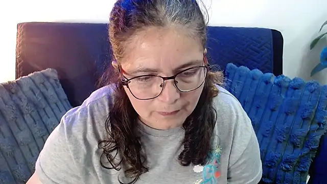 Snapshot of Linda_banks_ chatting on 06-16-26, 02:03 Linda banks online show from 06-16-26, 02:03
