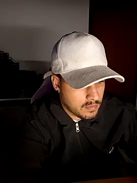 Snapshot of Mineirinhoot chatting on 12-20-25, 02:29 Mineirinhoot online show from 12-20-25, 02:29