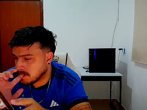 Snapshot of Mineirinhoot chatting on 01-08-26, 06:21 Mineirinhoot online show from 01-08-26, 06:21