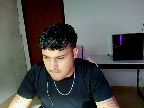 Snapshot of Mineirinhoot chatting on 01-13-26, 01:11 Mineirinhoot online show from 01-13-26, 01:11