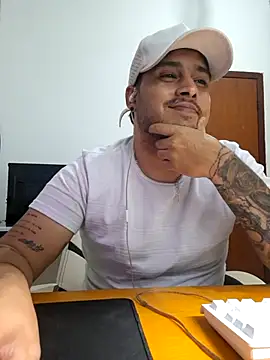 Snapshot of Mineirinhoot chatting on 01-18-26, 04:16 Mineirinhoot online show from 01-18-26, 04:16