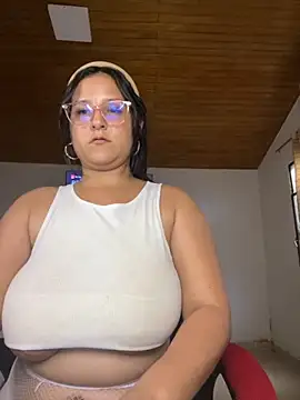 Snapshot of Alina0 chatting on 10-19-25, 07:14 Alina0 online show from 10-19-25, 07:14