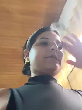 Snapshot of Alina0 chatting on 10-23-25, 05:12 Alina0 online show from 10-23-25, 05:12