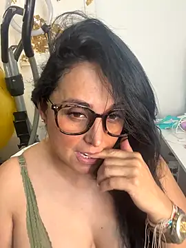 Snapshot of hotadhara01 chatting on 10-17-25, 04:15 hotadhara01 online show from 10-17-25, 04:15