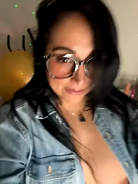 Snapshot of hotadhara01 chatting on 10-22-25, 02:12 hotadhara01 online show from 10-22-25, 02:12