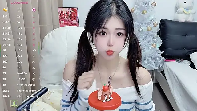 Snapshot of CeeKie chatting on 12-18-25, 09:59 CeeKie online show from 12-18-25, 09:59