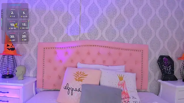 OnlyGia online show from 10-30-25, 07:47