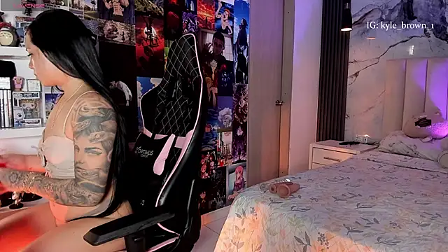 Snapshot of soy_kylebrown chatting on 11-02-25, 04:20 soy kylebrown online show from 11-02-25, 04:20